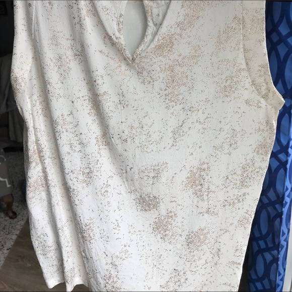 Sleeveless blouse with rose gold metallic pattern - Picture 4 of 4